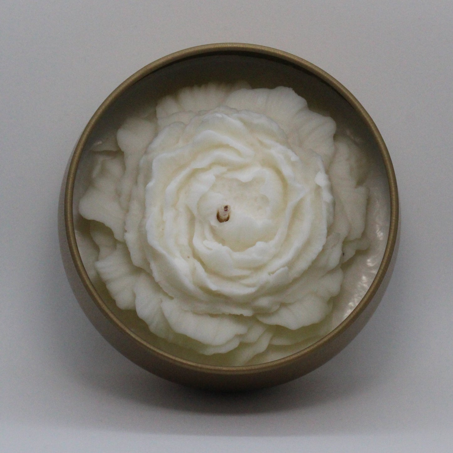 Lata con Peonia