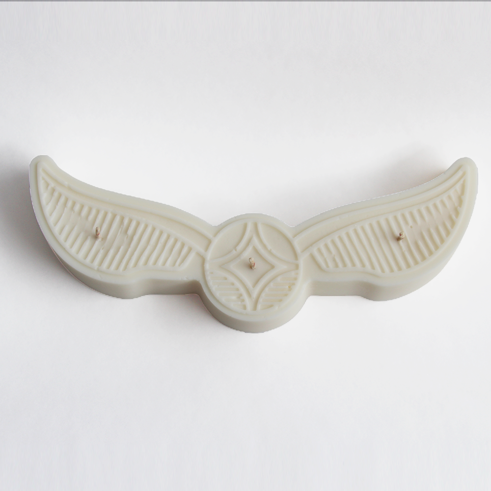 vela de soya en forma de snitch dorada harry potter