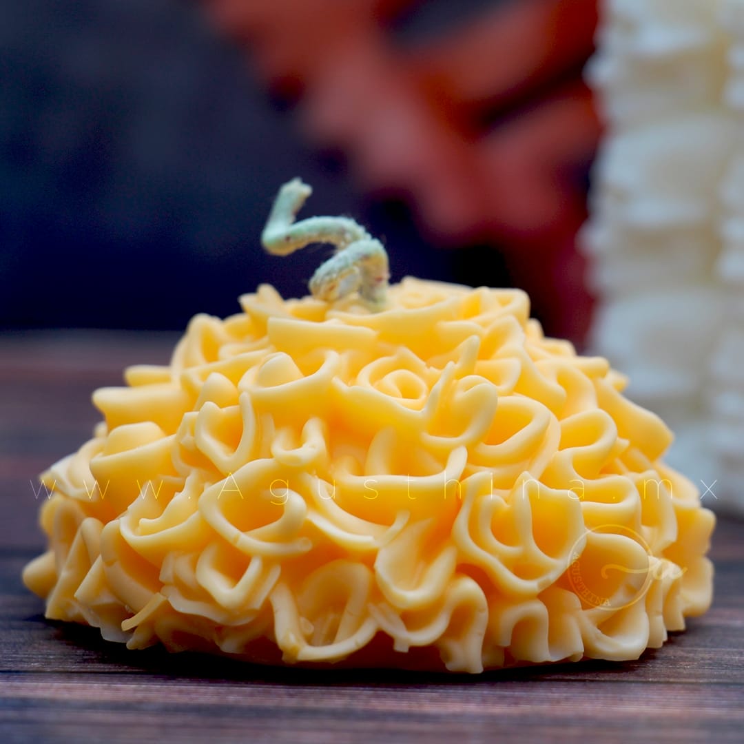 vela de soya en forma de flor de cempasúchil
