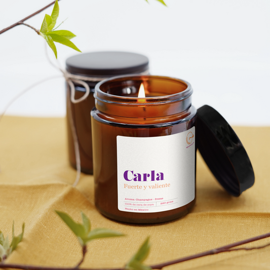 vela de soya para regalar con nombre CARLA