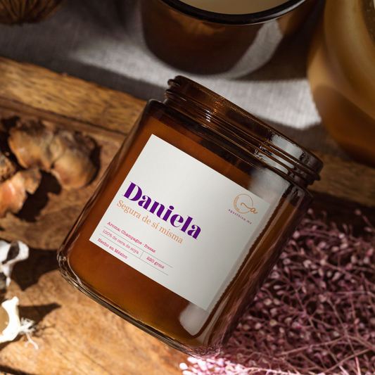 vela de soya para regalar con nombre DANIELA
