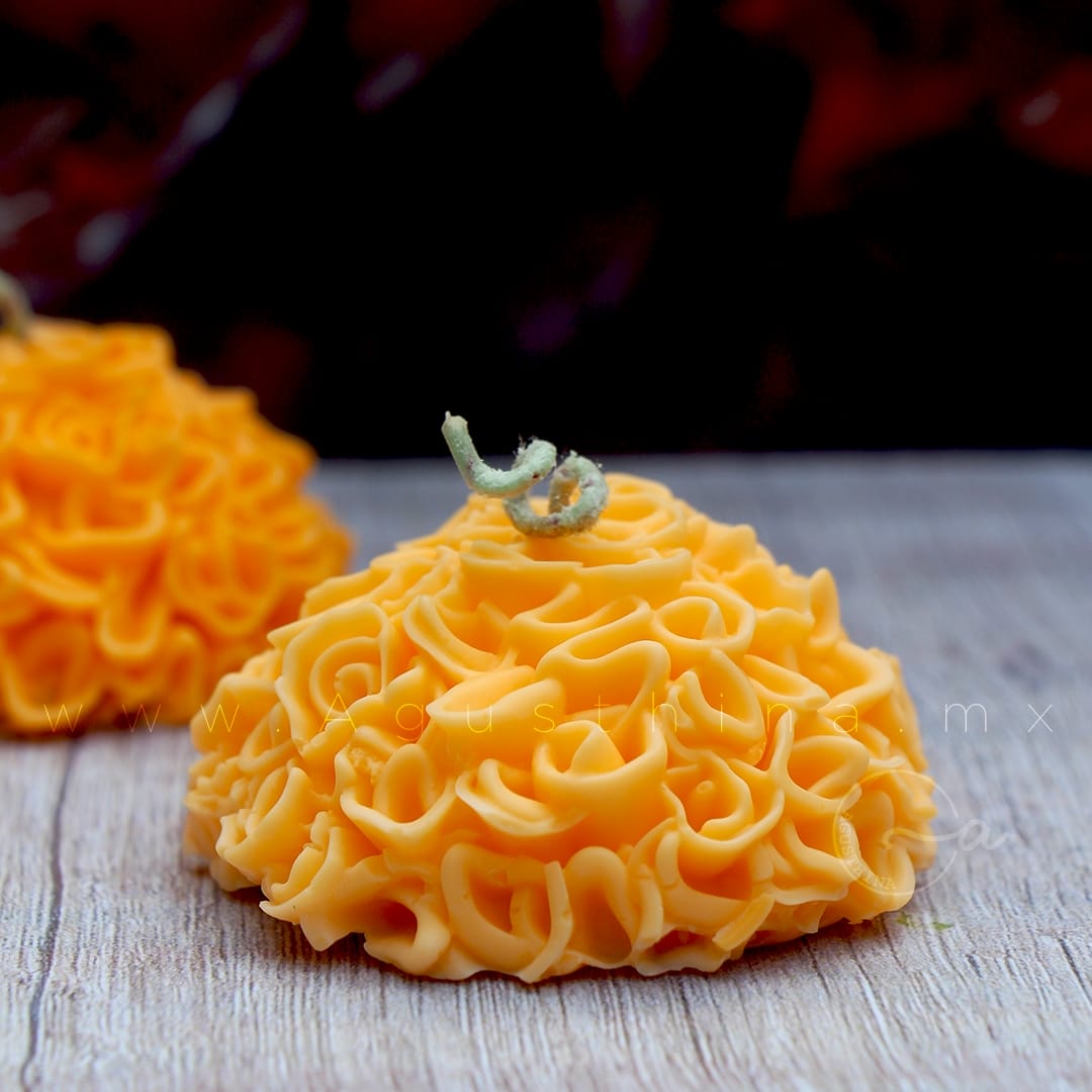 vela soya en forma de flor de cempasúchil